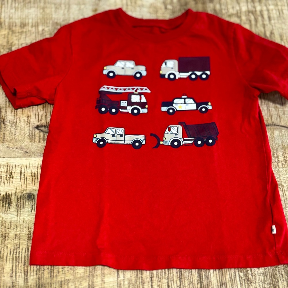 Baby Gap Vehicles Tee. Size 5t EUC. Fire truck, police car and more